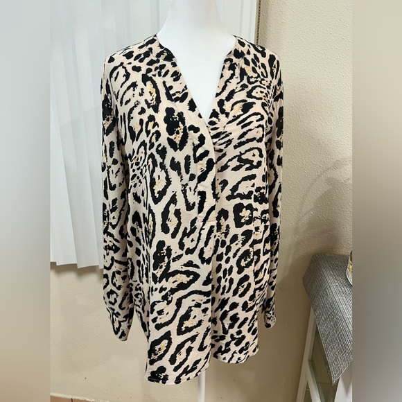 MARCIANO 100% silk blouse size S. Fits perfectly Medium. - Picture 1 of 13